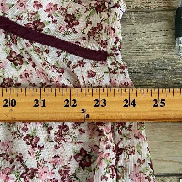 Torrid Floral Chiffon Short Sleeves Top Size 1X Pink Semi Sheer Flutter Sleeves - Picture 7 of 11